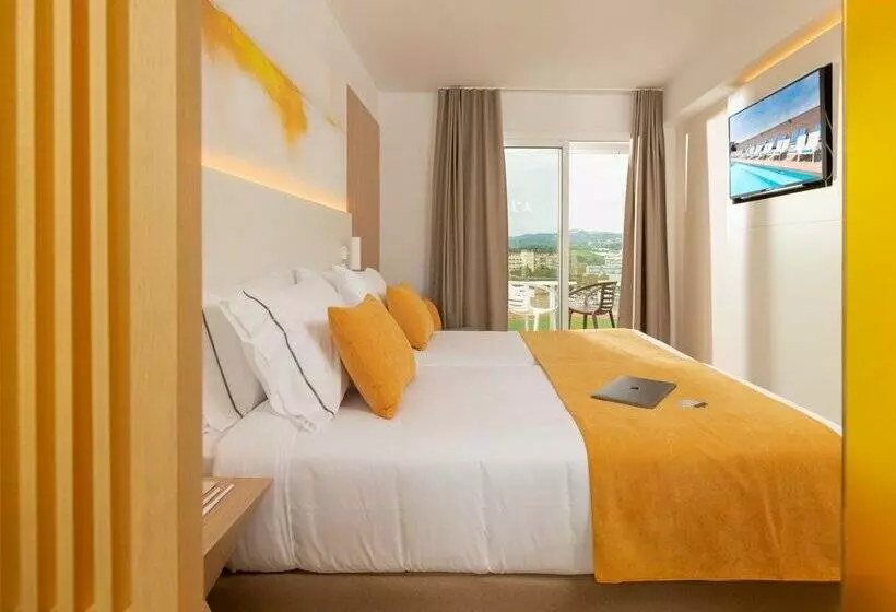 L'Azure Hotel 4* Sup