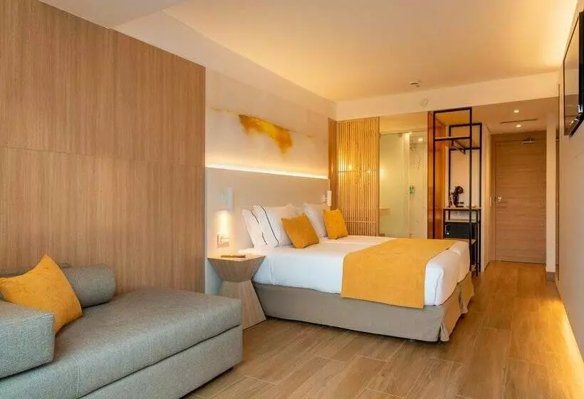 L'Azure Hotel 4* Sup