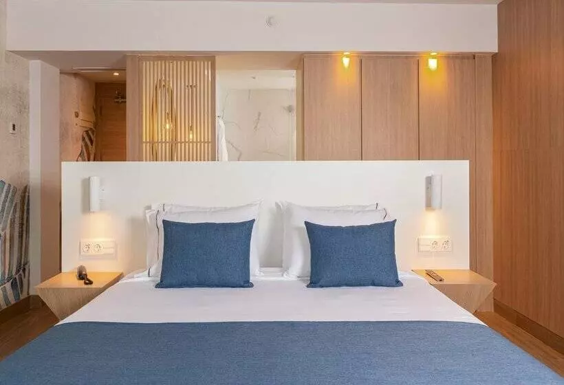 L'Azure Hotel 4* Sup