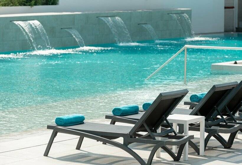 L'Azure Hotel 4* Sup