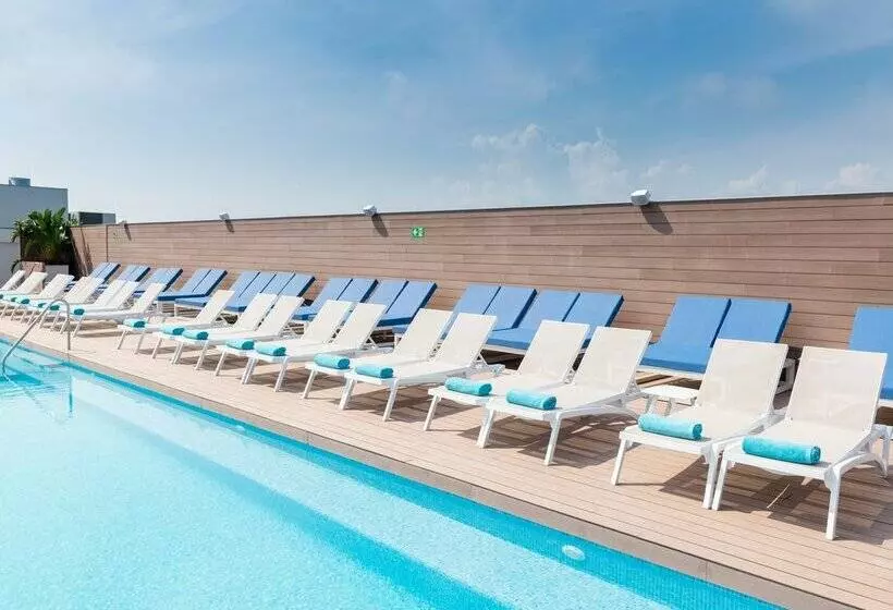 L'Azure Hotel 4* Sup