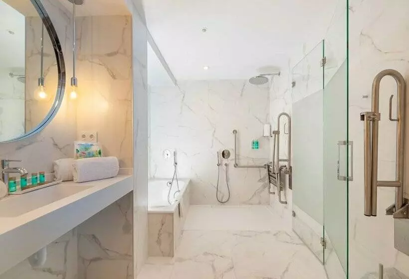 L'Azure Hotel 4* Sup