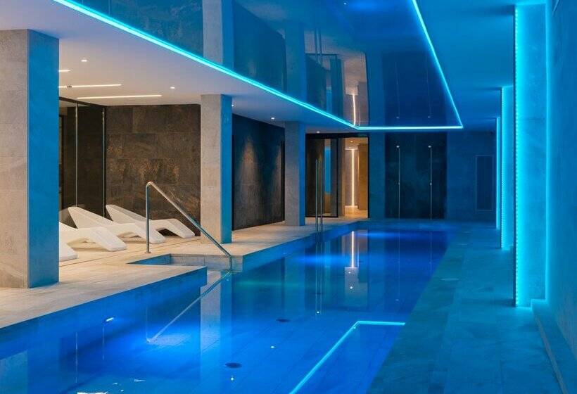 L'Azure Hotel 4* Sup