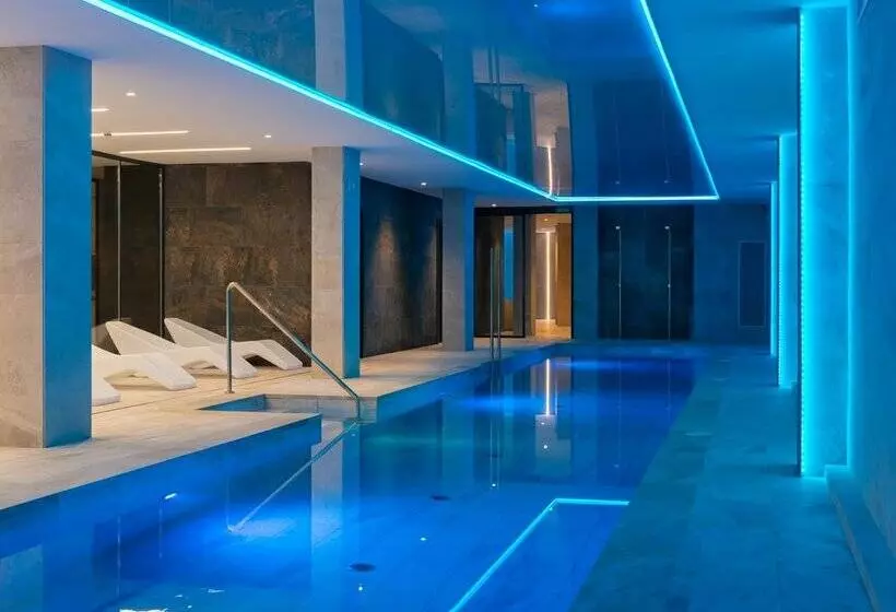 L'Azure Hotel 4* Sup