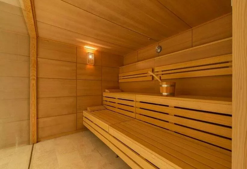 L'Azure Hotel 4* Sup