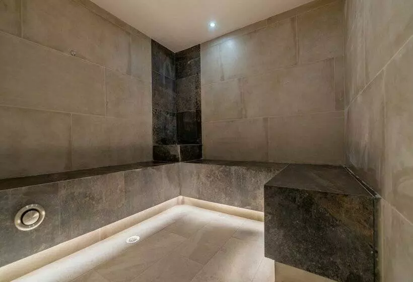 L'Azure Hotel 4* Sup