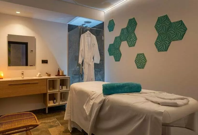 L'Azure Hotel 4* Sup