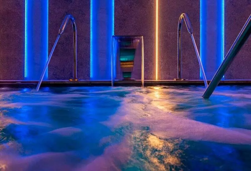 L'Azure Hotel 4* Sup