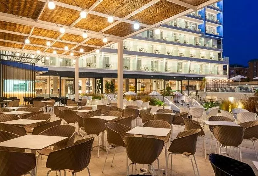 L'Azure Hotel 4* Sup