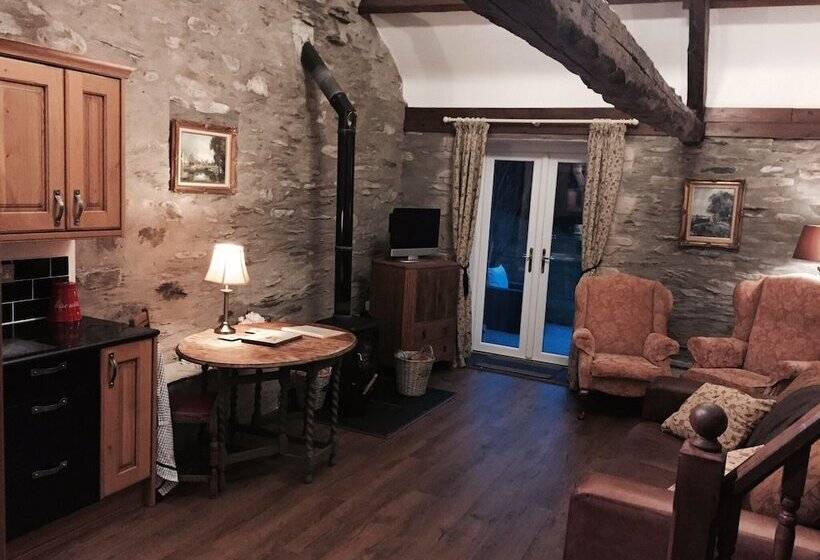 Impeccable 2 Bed Cottage Near Betws Y Coed