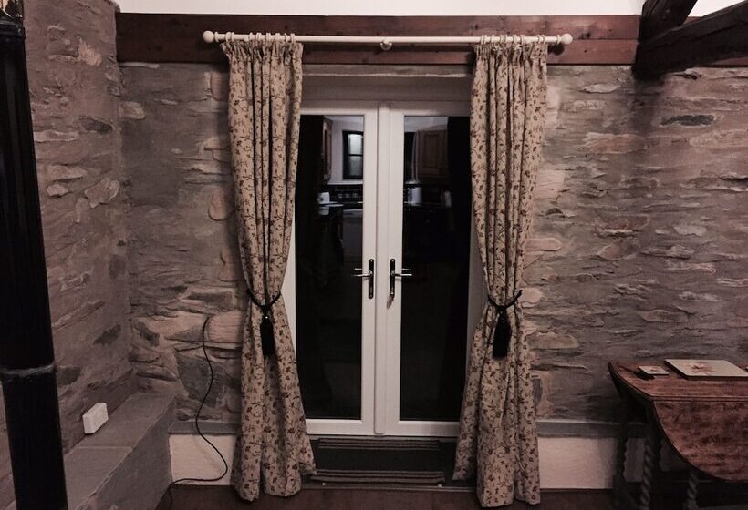 Impeccable 2 Bed Cottage Near Betws Y Coed