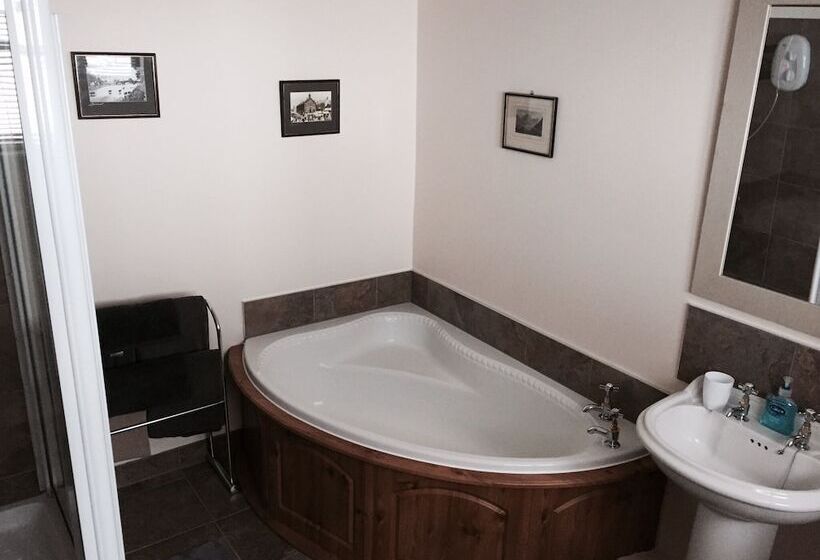 Impeccable 2 Bed Cottage Near Betws Y Coed