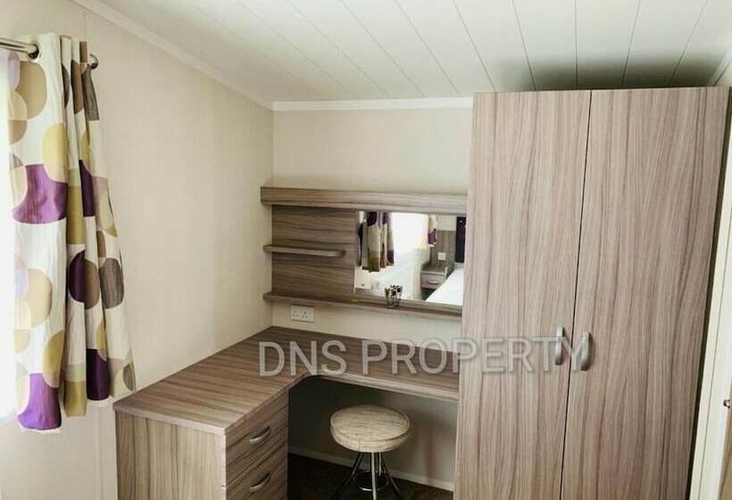 Luxury Caravan Only 10 Mins From The Beach