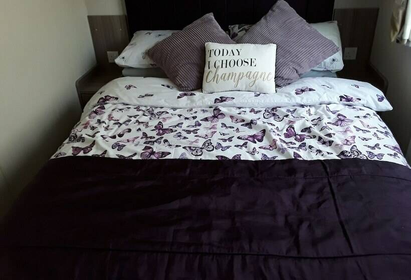 Luxury Caravan Only 10 Mins From The Beach