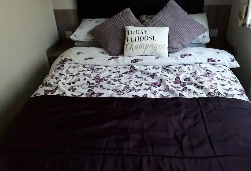 Luxury Caravan Only 10 Mins From The Beach