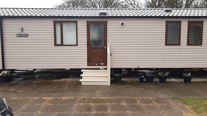 Luxury Caravan Only 10 Mins From The Beach
