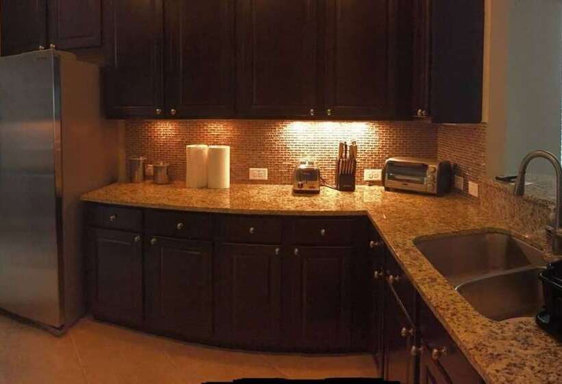 10 Beds! Modern House. Universal & Convention