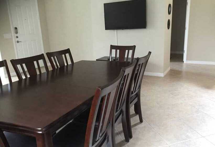 10 Beds! Modern House. Universal & Convention