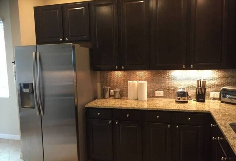 10 Beds! Modern House. Universal & Convention