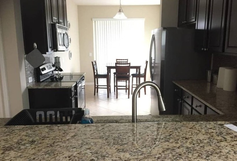 10 Beds! Modern House. Universal & Convention