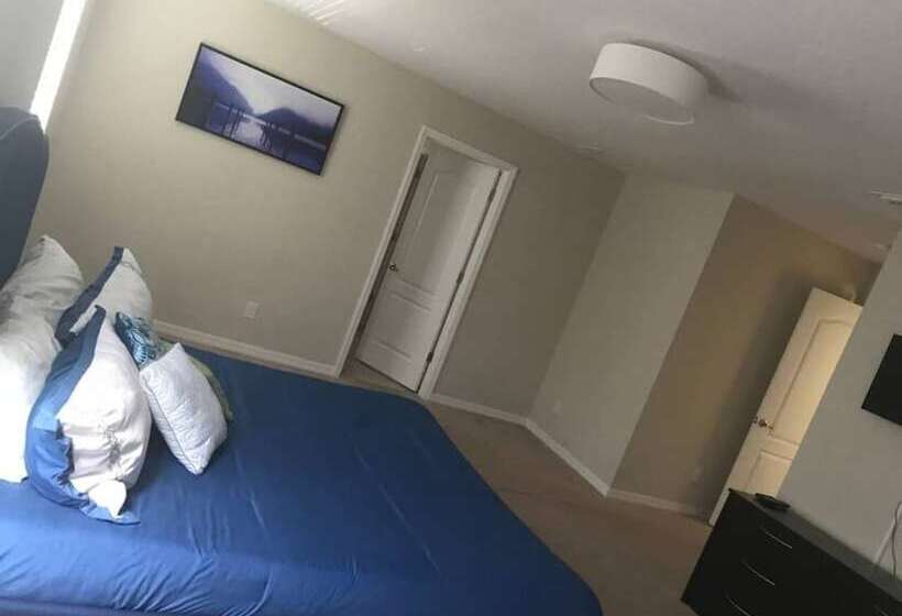 10 Beds! Modern House. Universal & Convention