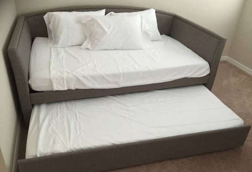 10 Beds! Modern House. Universal & Convention