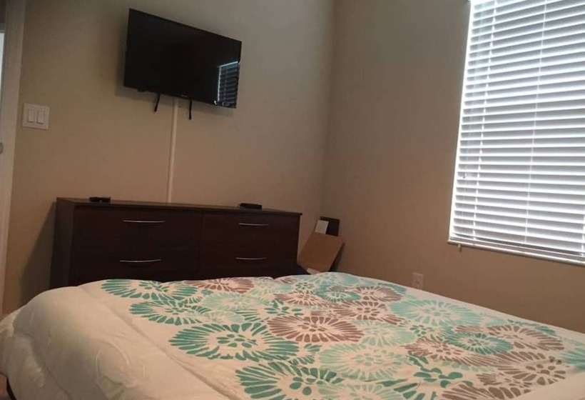 10 Beds! Modern House. Universal & Convention