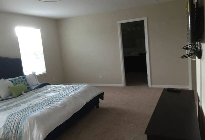 10 Beds! Modern House. Universal & Convention