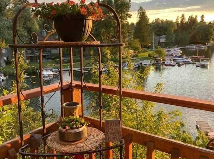 簡易ホテル The Electric Bungalow