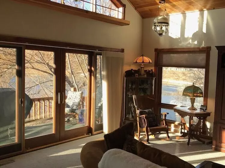 Hostelli The Electric Bungalow