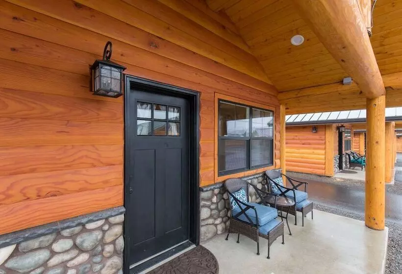 Hotelli Woodland Inns