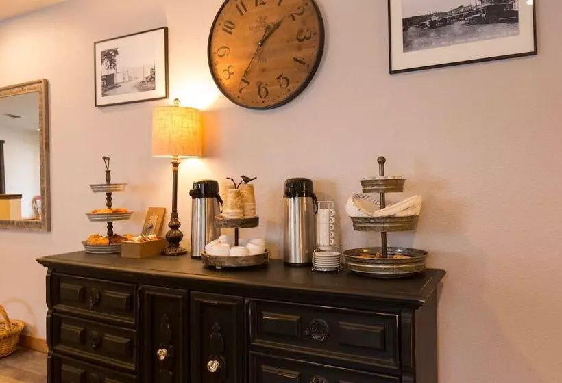 Hotelli Woodland Inns