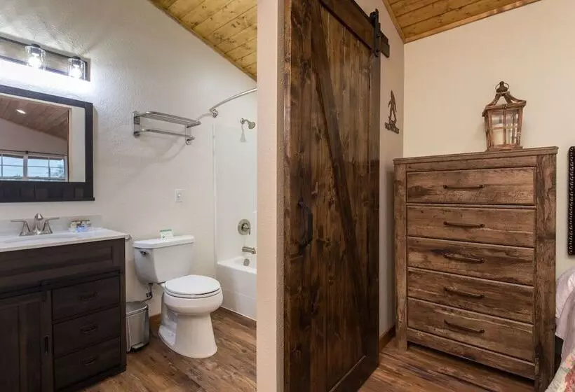 Hotelli Woodland Inns