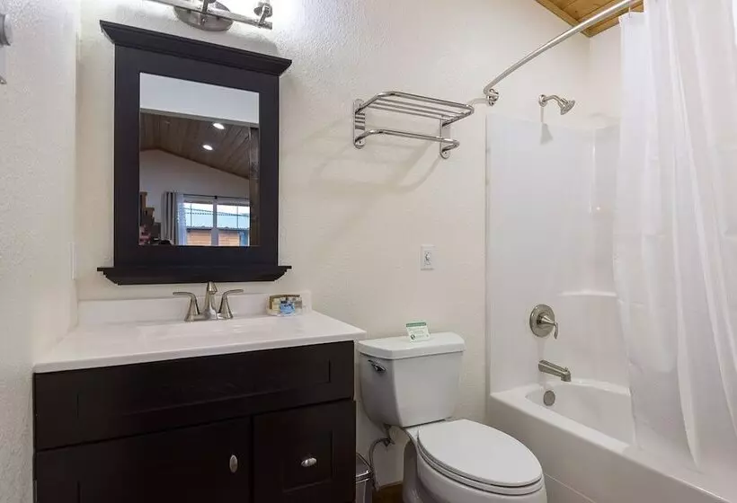 Hotelli Woodland Inns