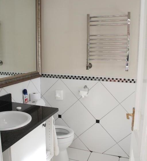 פנסיון The Cock House