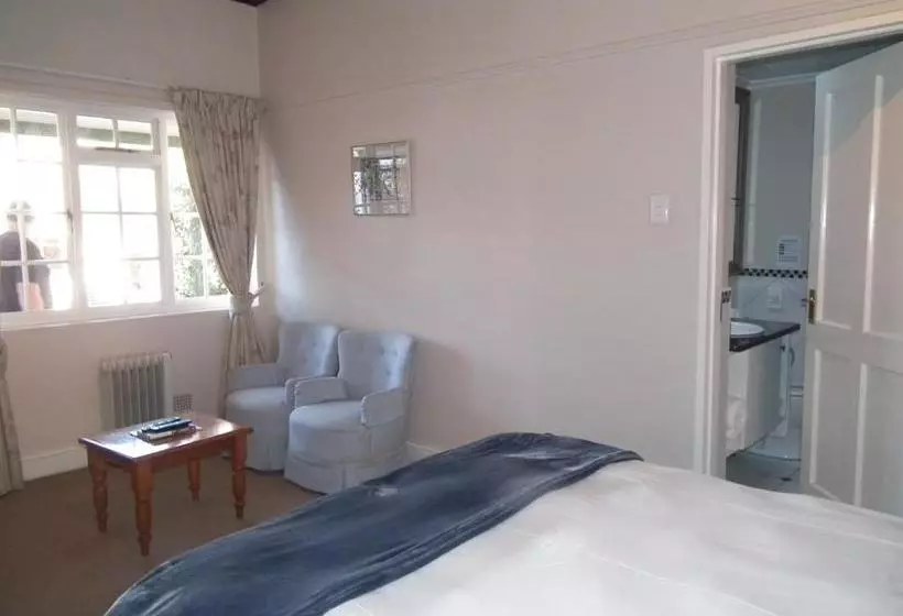 پانسیون The Cock House