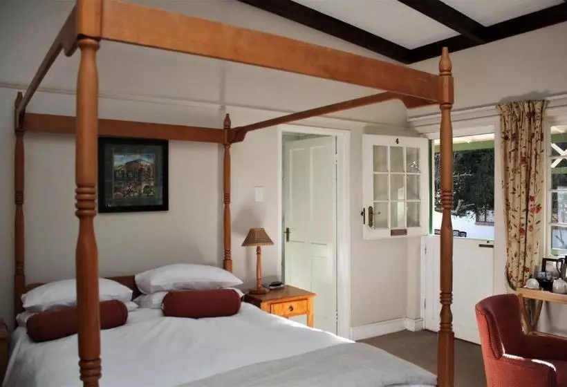 پانسیون The Cock House