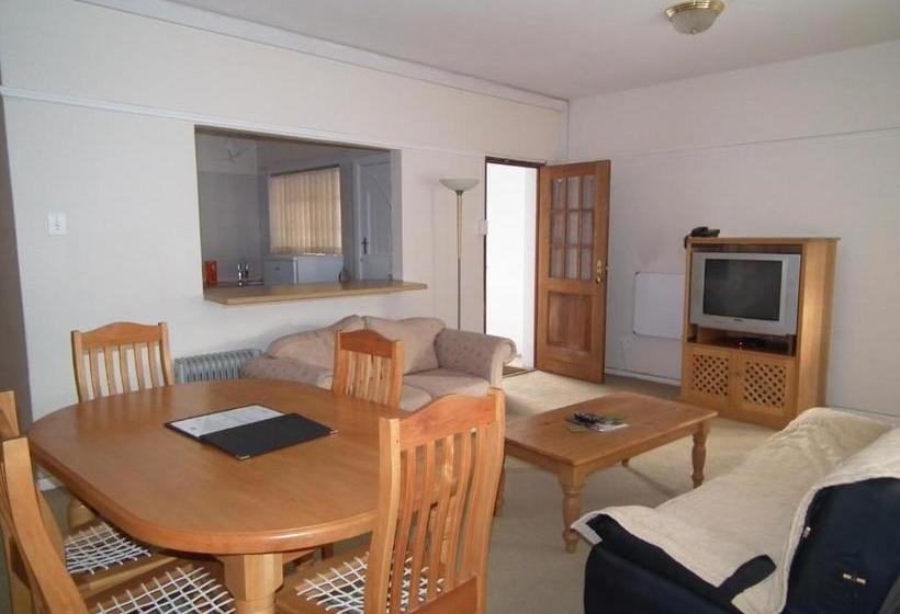 פנסיון The Cock House