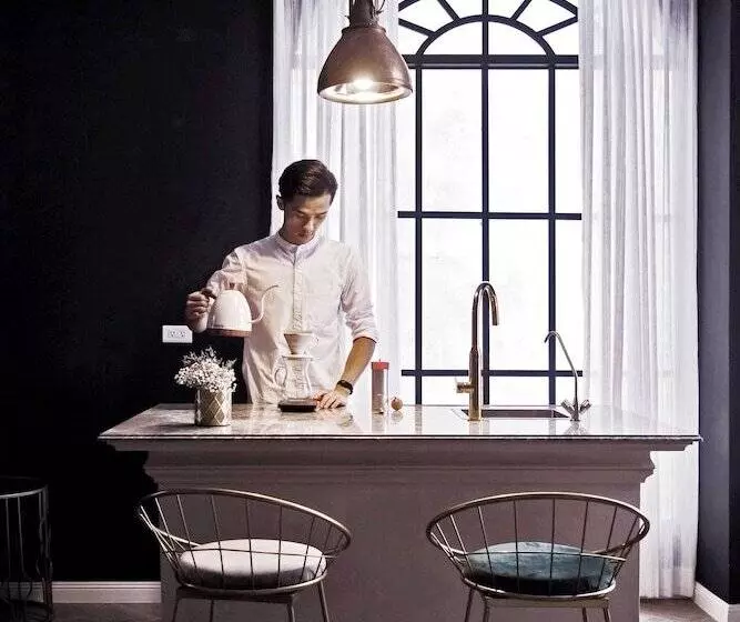 تختخواب و صبحانه Madam's Mansion Homestay