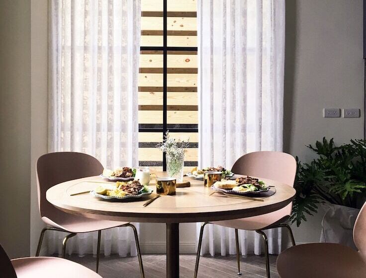 تختخواب و صبحانه Madam's Mansion Homestay