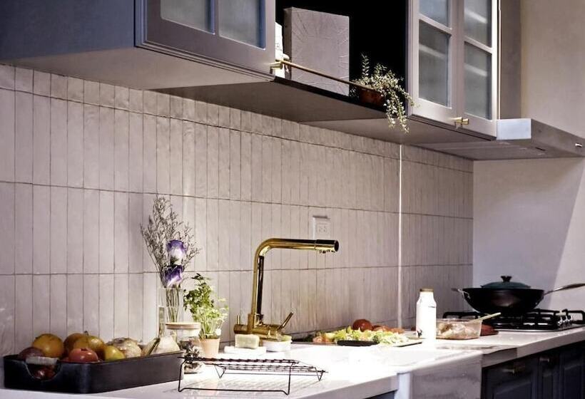 تختخواب و صبحانه Madam's Mansion Homestay