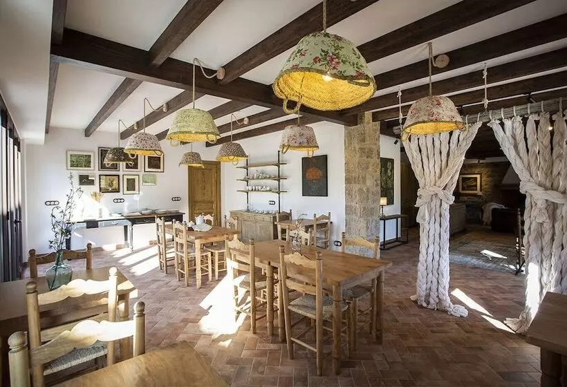 تختخواب و صبحانه Mas El Barber