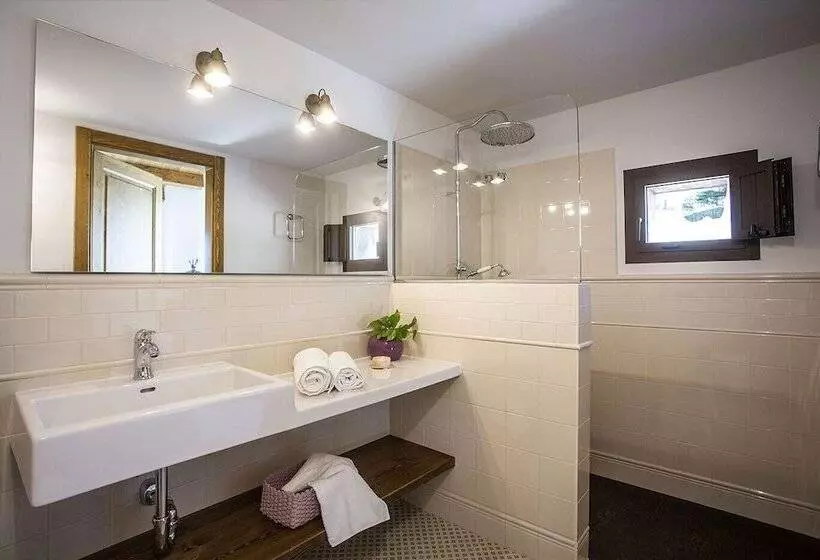 تختخواب و صبحانه Mas El Barber