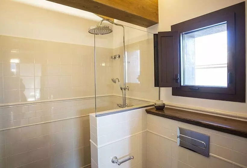 تختخواب و صبحانه Mas El Barber