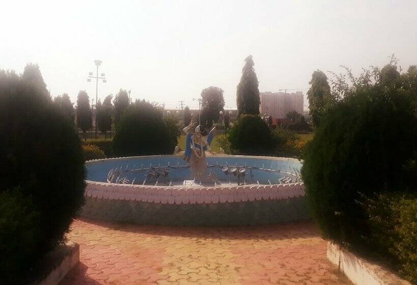 בית מלון כפרי Mauj Mahal Fun Resort & Water Park