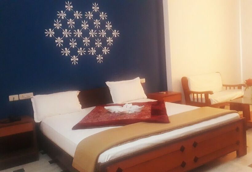 בית מלון כפרי Mauj Mahal Fun Resort & Water Park