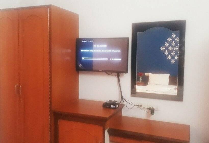 בית מלון כפרי Mauj Mahal Fun Resort & Water Park