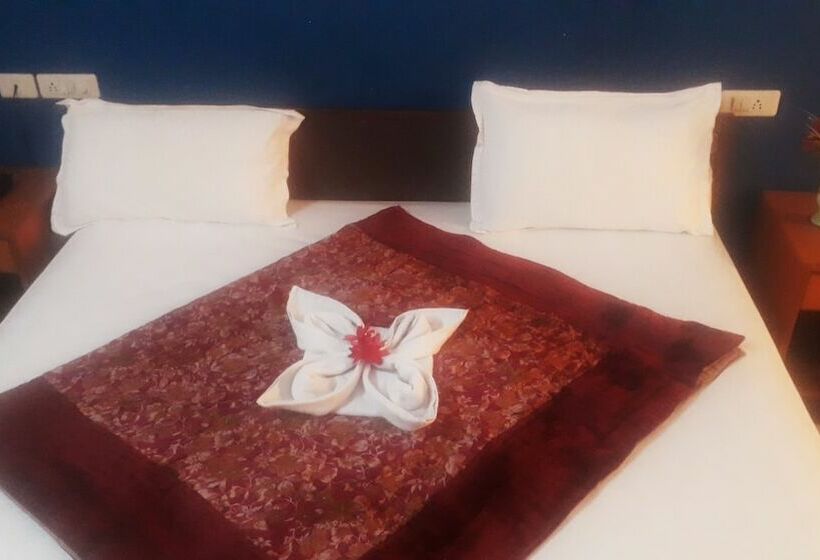 בית מלון כפרי Mauj Mahal Fun Resort & Water Park