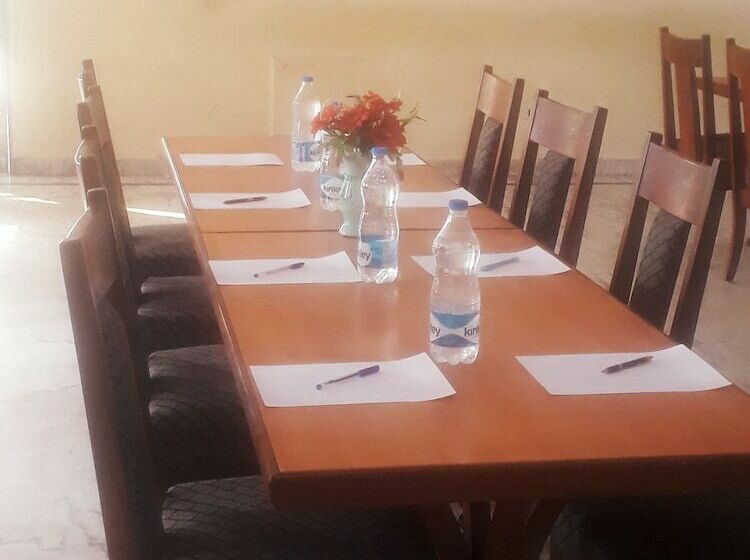 בית מלון כפרי Mauj Mahal Fun Resort & Water Park