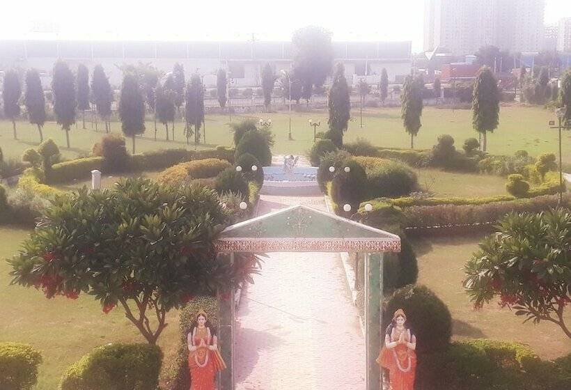 בית מלון כפרי Mauj Mahal Fun Resort & Water Park